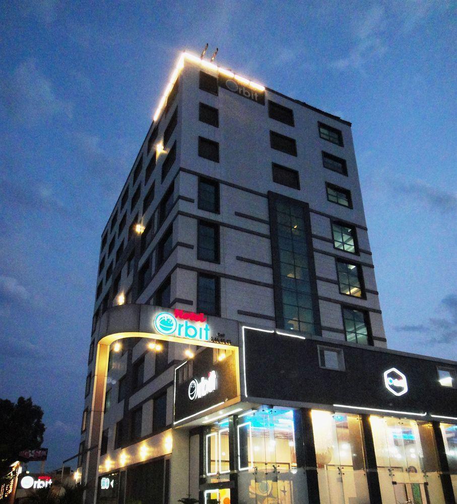 Hotel Orbit Chandīgarh Екстериор снимка