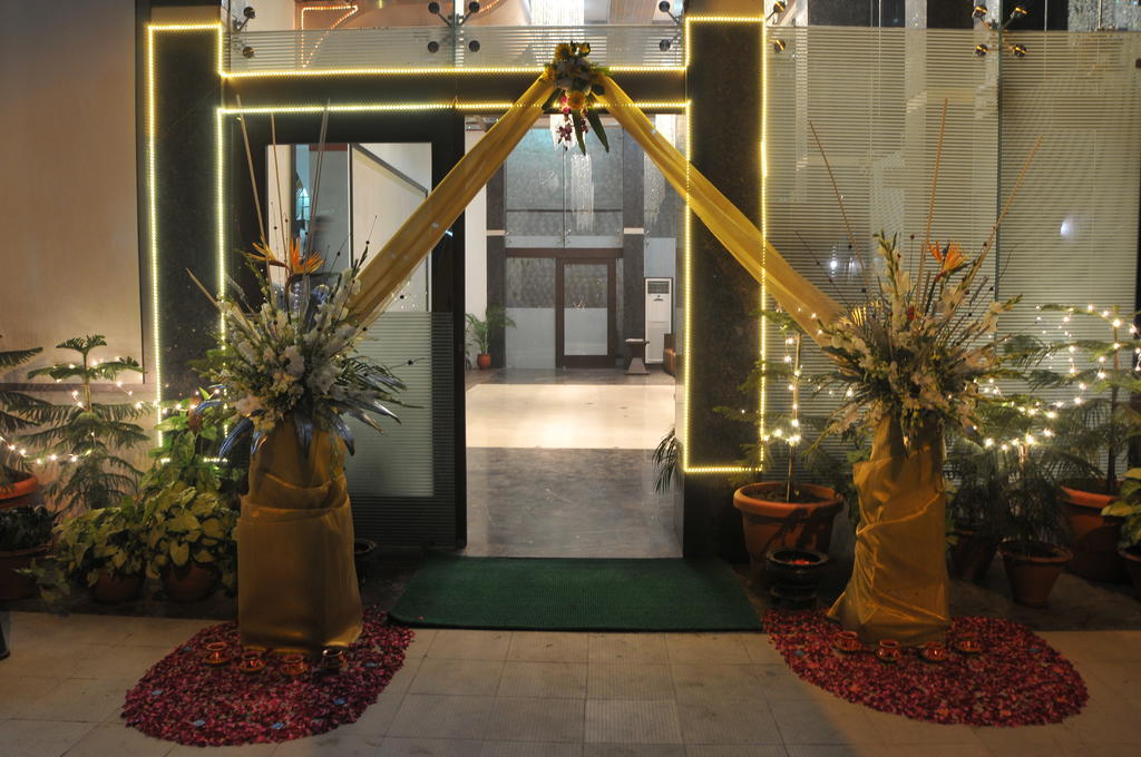 Hotel Orbit Chandīgarh Екстериор снимка